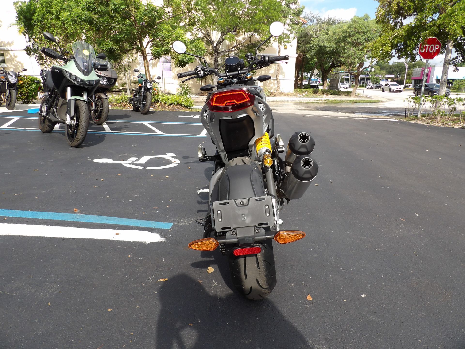 2024 Indian Motorcycle FTR R Carbon in Fort Lauderdale, Florida - Photo 4