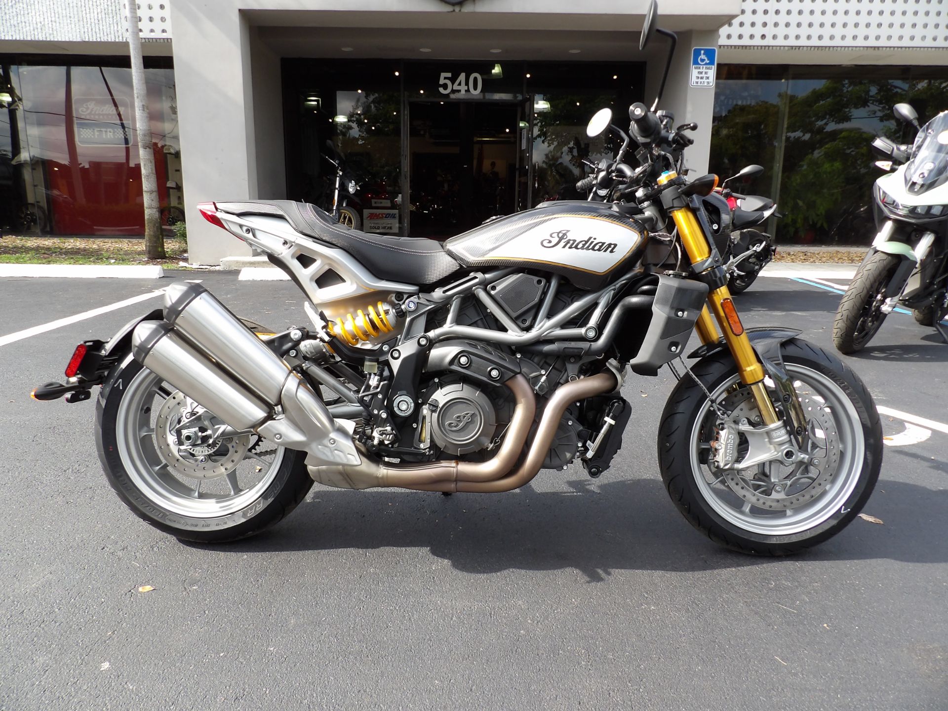 2024 Indian Motorcycle FTR R Carbon in Fort Lauderdale, Florida - Photo 2