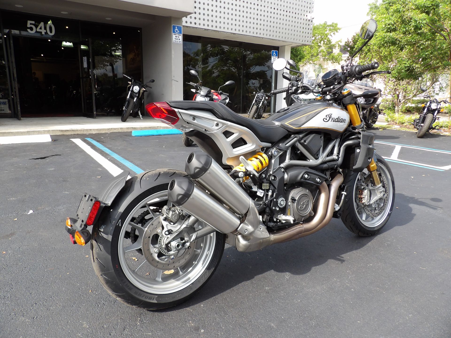 2024 Indian Motorcycle FTR R Carbon in Fort Lauderdale, Florida - Photo 3