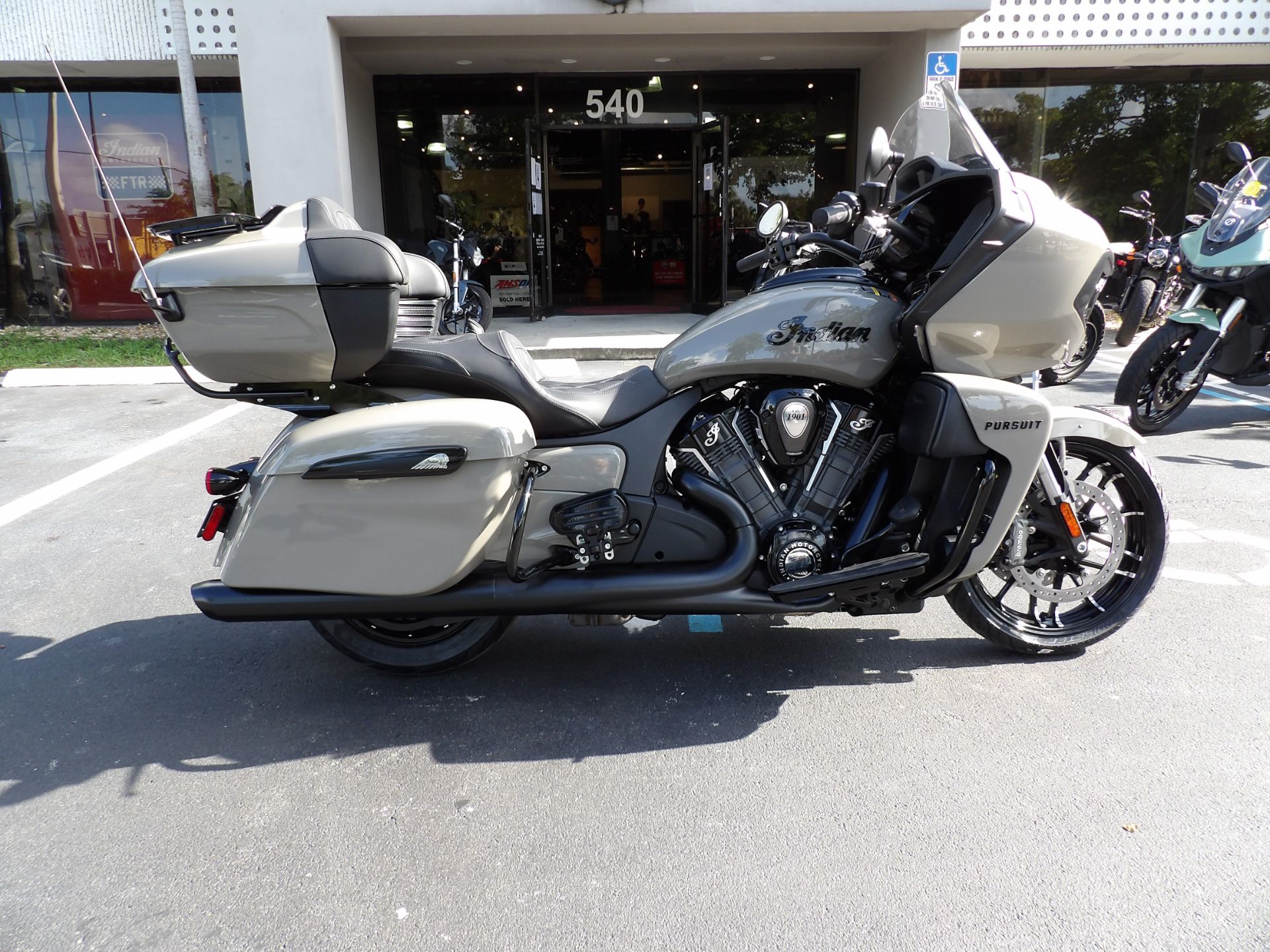 2024 Indian Motorcycle Pursuit® Dark Horse® Icon with Premium Package in Fort Lauderdale, Florida - Photo 2