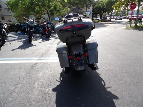 2024 Indian Motorcycle Pursuit® Dark Horse® Icon with Premium Package in Fort Lauderdale, Florida - Photo 4