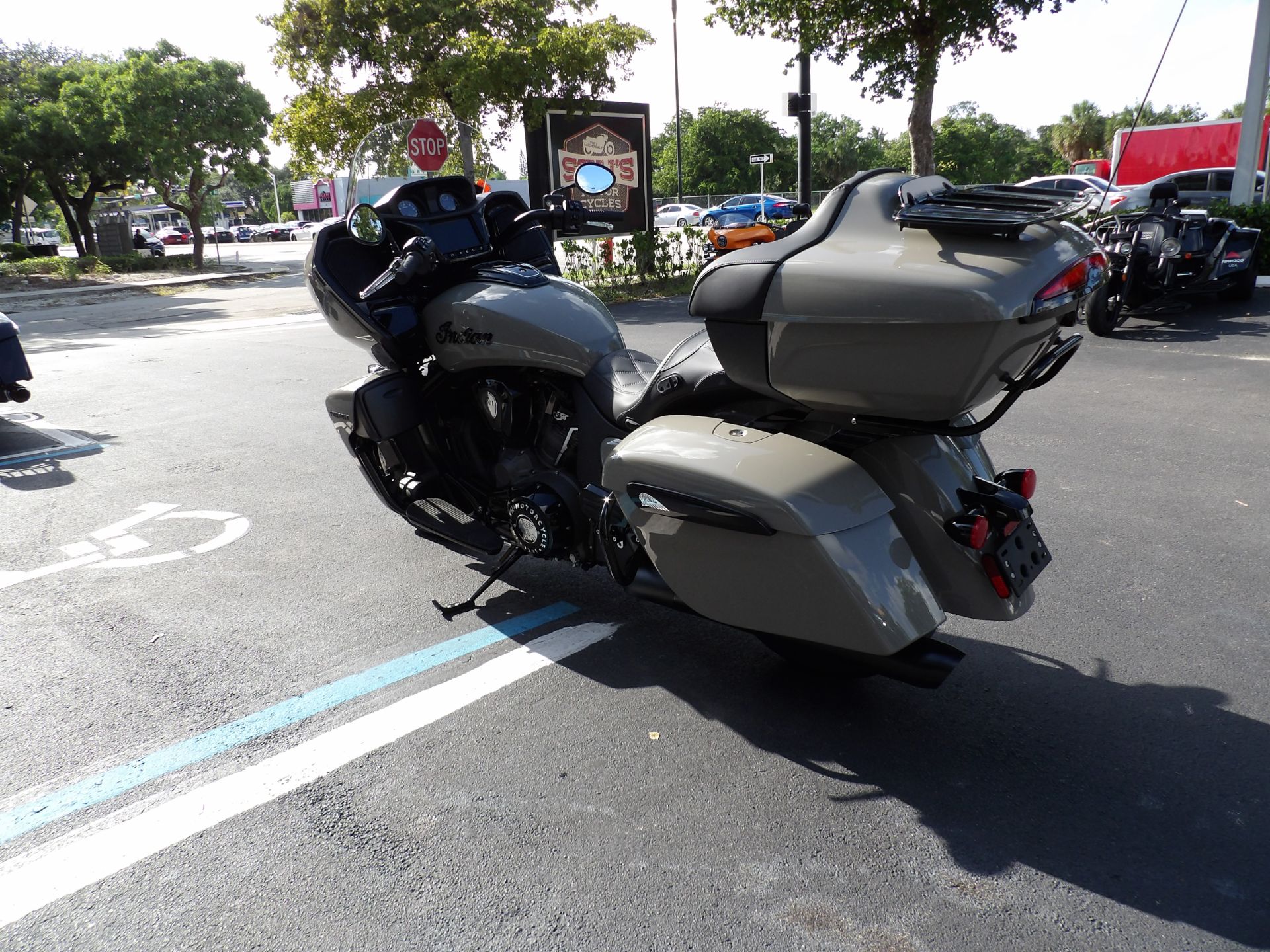 2024 Indian Motorcycle Pursuit® Dark Horse® Icon with Premium Package in Fort Lauderdale, Florida - Photo 5