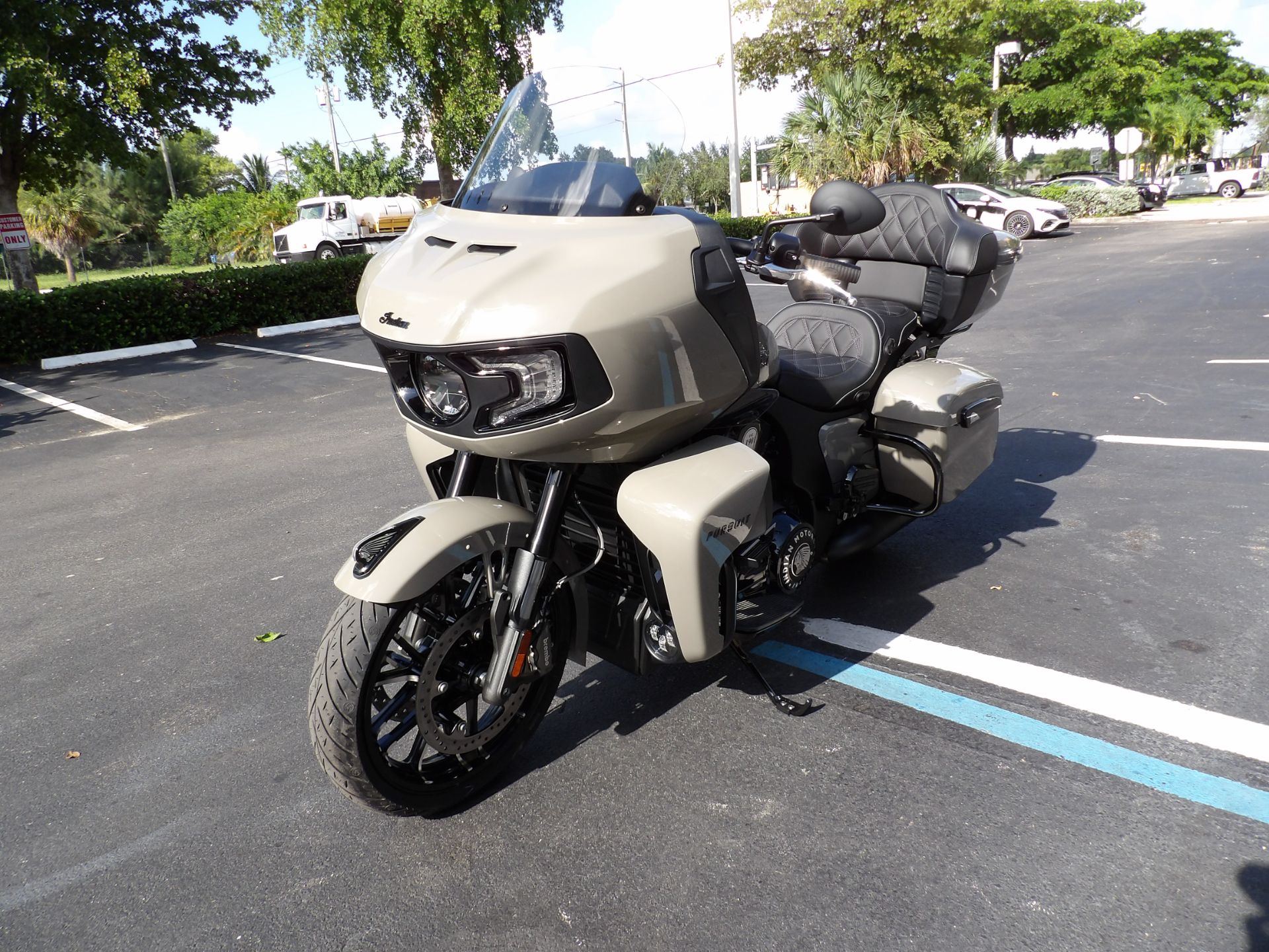 2024 Indian Motorcycle Pursuit® Dark Horse® Icon with Premium Package in Fort Lauderdale, Florida - Photo 7