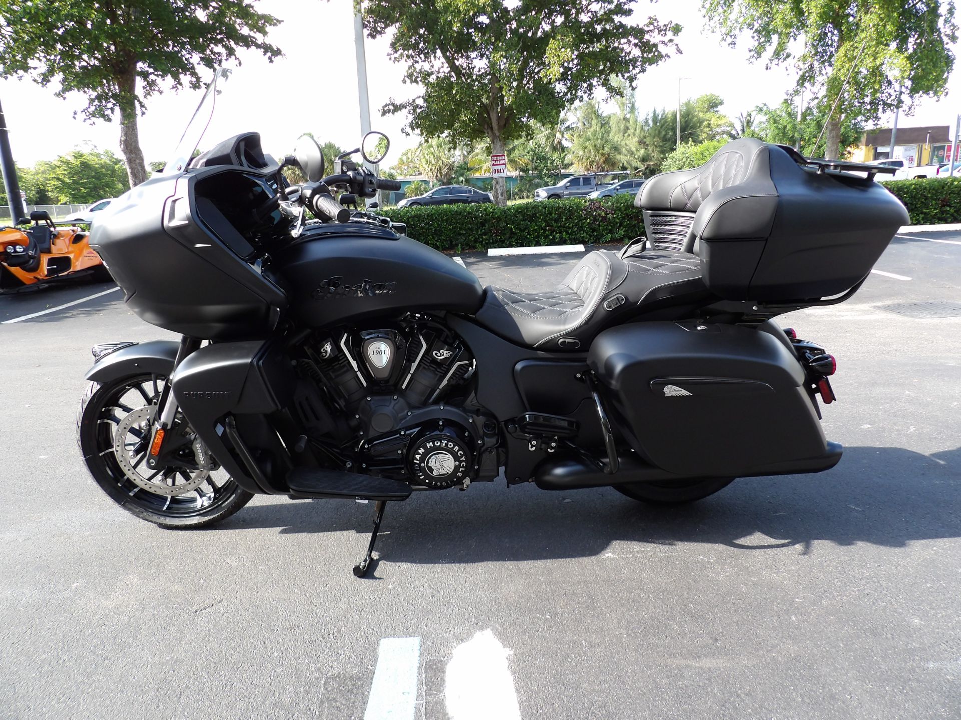 2024 Indian Motorcycle Pursuit® Dark Horse® with Premium Package in Fort Lauderdale, Florida - Photo 6