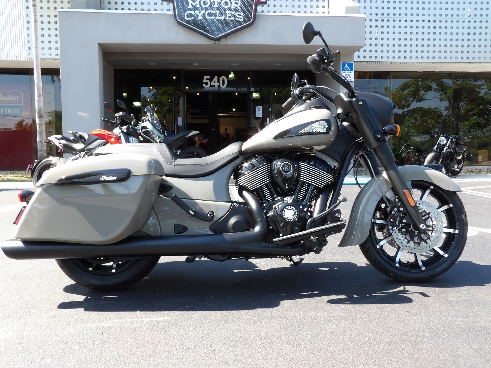 2024 Indian Motorcycle Springfield® Dark Horse® in Fort Lauderdale, Florida - Photo 2