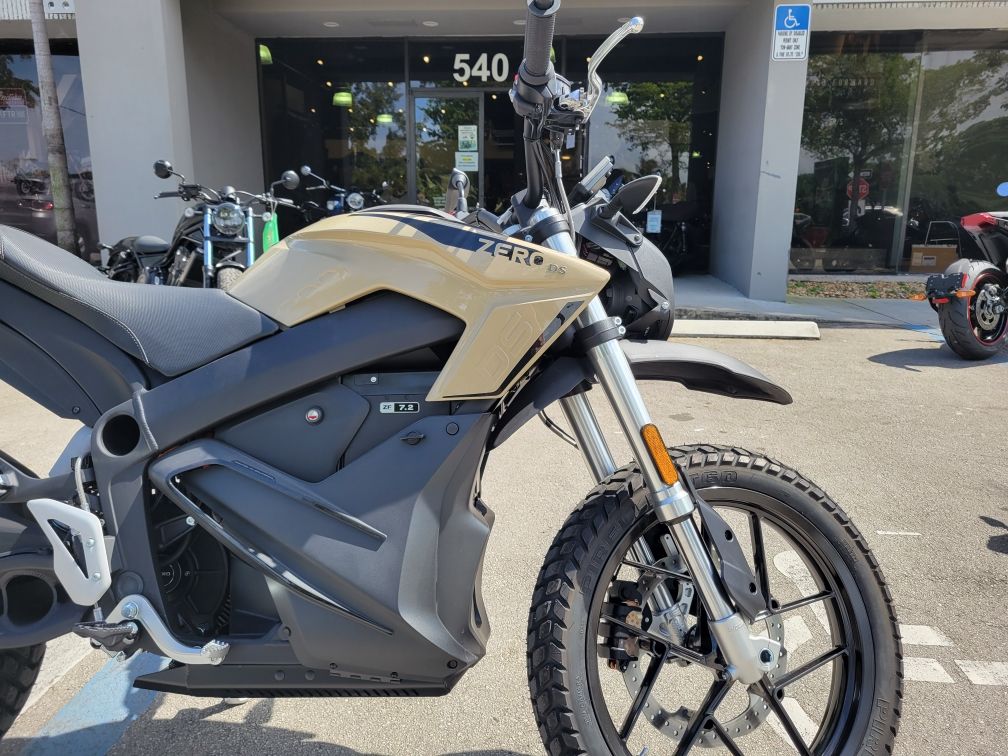 2024 Zero Motorcycles DS ZF7.2 in Fort Lauderdale, Florida - Photo 2