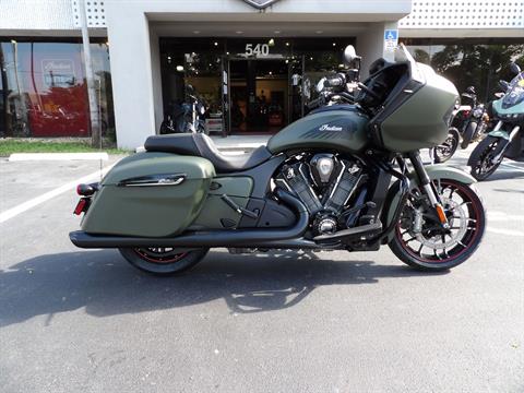 2024 Indian Motorcycle Challenger® Dark Horse® Icon in Fort Lauderdale, Florida - Photo 2