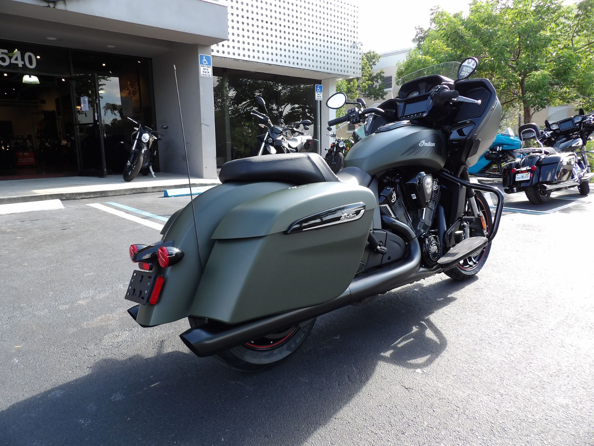 2024 Indian Motorcycle Challenger® Dark Horse® Icon in Fort Lauderdale, Florida - Photo 3