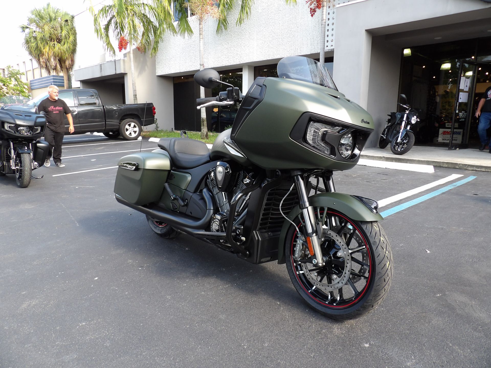 2024 Indian Motorcycle Challenger® Dark Horse® Icon in Fort Lauderdale, Florida - Photo 9