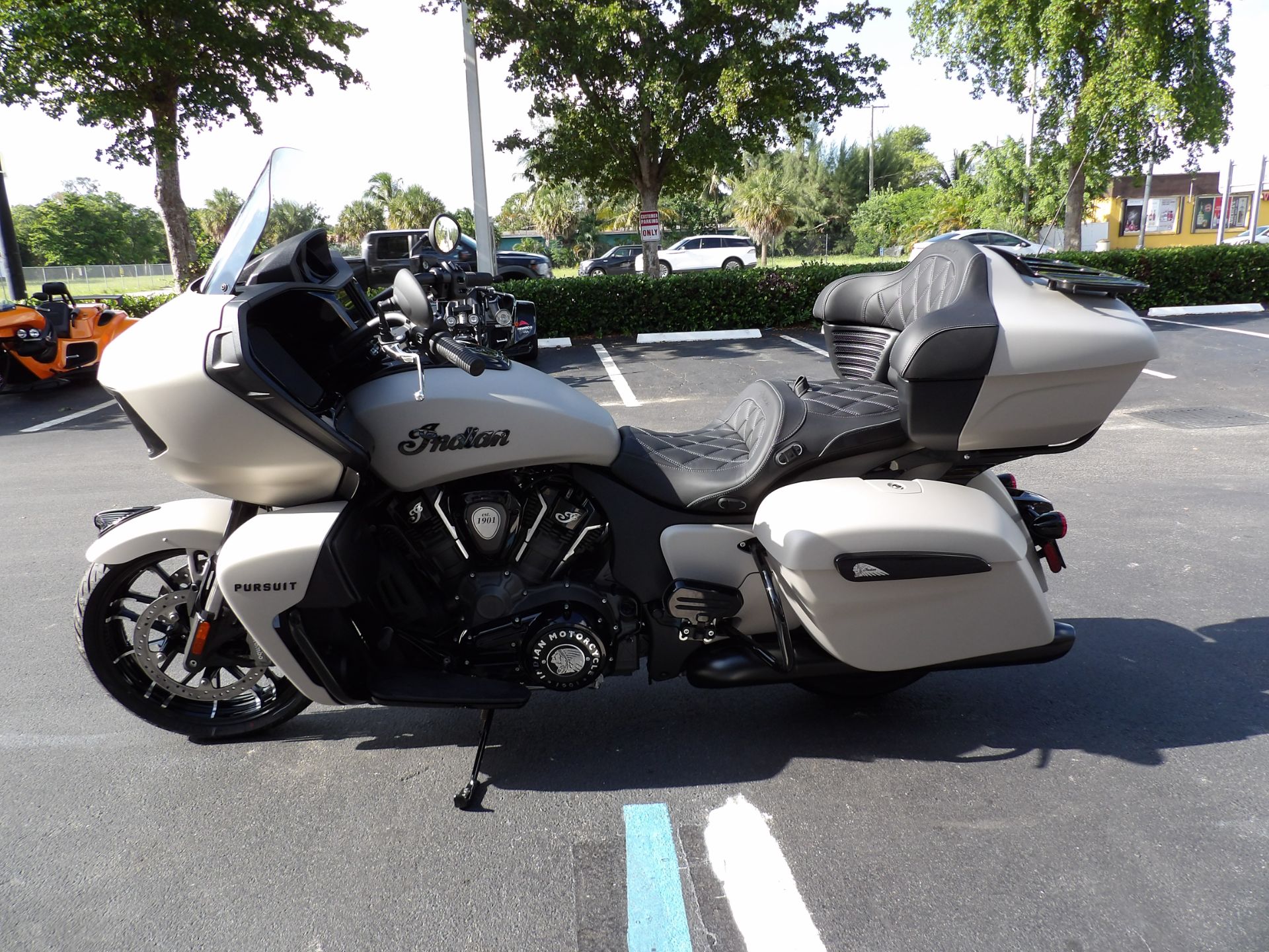 2024 Indian Motorcycle Pursuit® Dark Horse® with Premium Package in Fort Lauderdale, Florida - Photo 6
