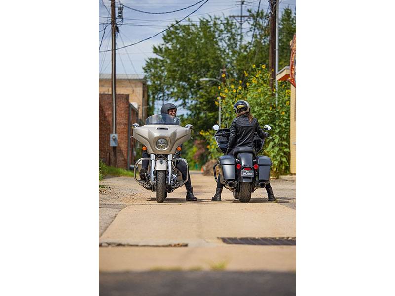2022 Indian Motorcycle Challenger® Dark Horse® in Fort Lauderdale, Florida - Photo 15