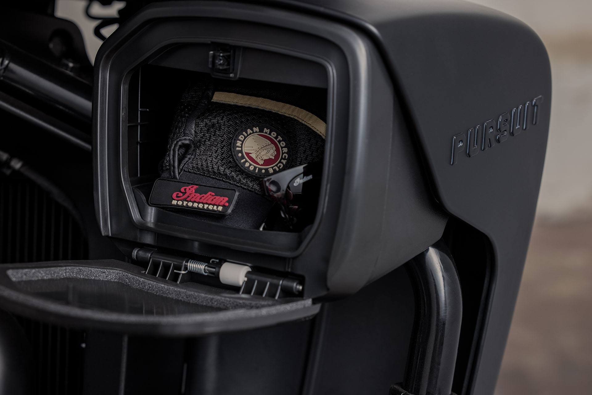 2022 Indian Motorcycle Pursuit® Dark Horse® with Premium Package in Fort Lauderdale, Florida - Photo 17