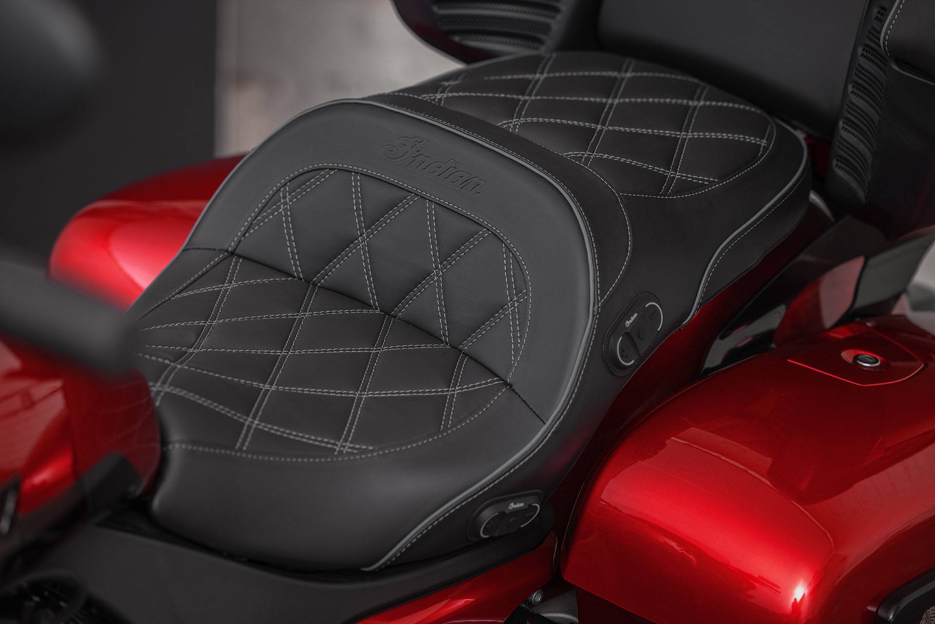 2022 Indian Motorcycle Pursuit® Dark Horse® with Premium Package in Fort Lauderdale, Florida - Photo 31