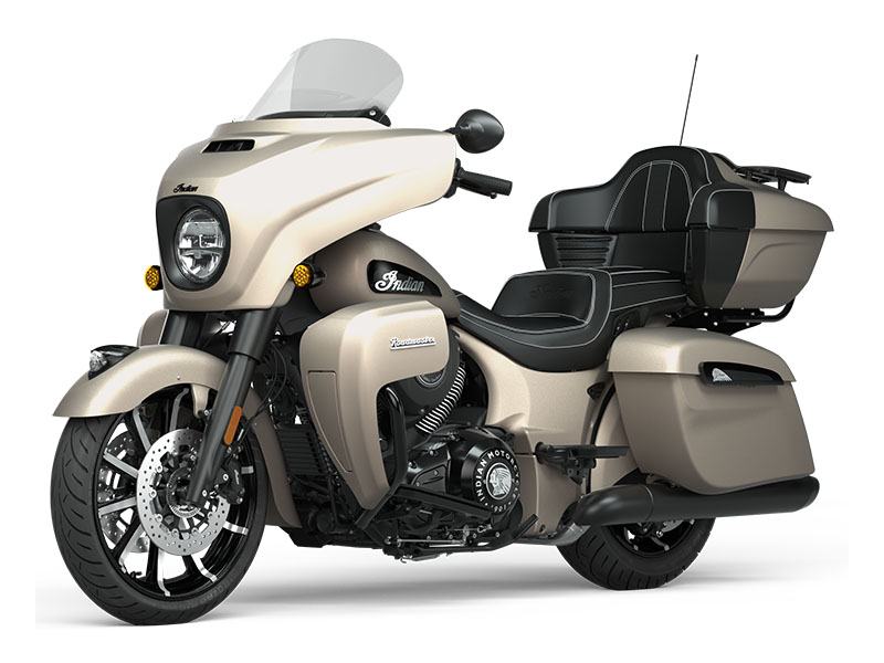 2022 Indian Motorcycle Roadmaster® Dark Horse® in Fort Lauderdale, Florida - Photo 2