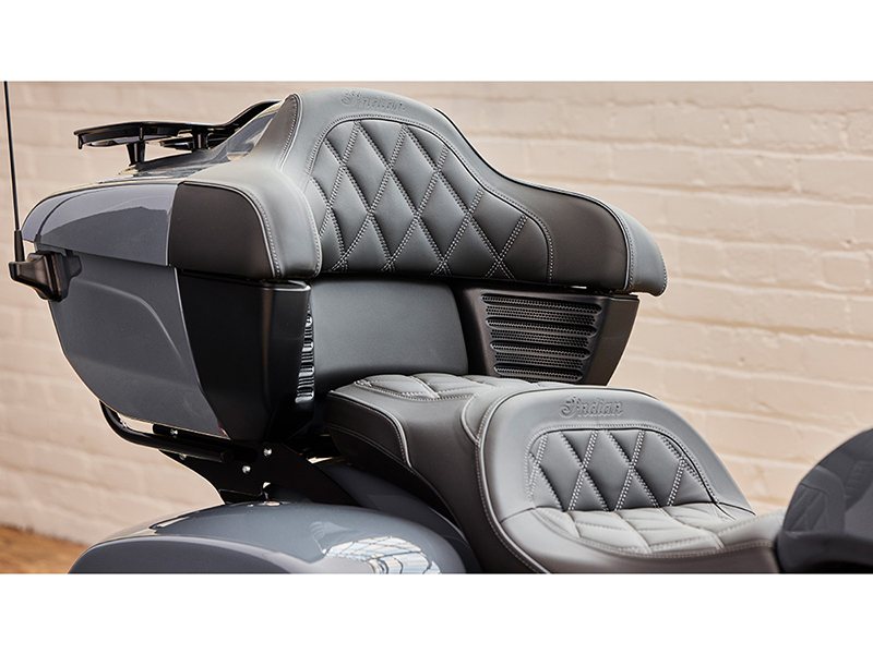 2024 Indian Motorcycle Pursuit® Dark Horse® with Premium Package in Fort Lauderdale, Florida - Photo 12