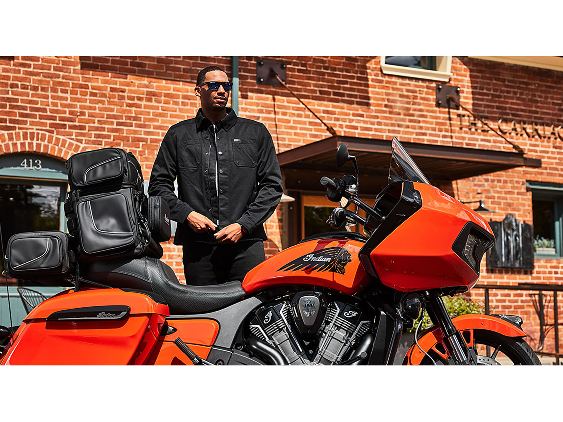 2024 Indian Motorcycle Challenger® Dark Horse® Icon with PowerBand Audio Package in Fort Lauderdale, Florida - Photo 9