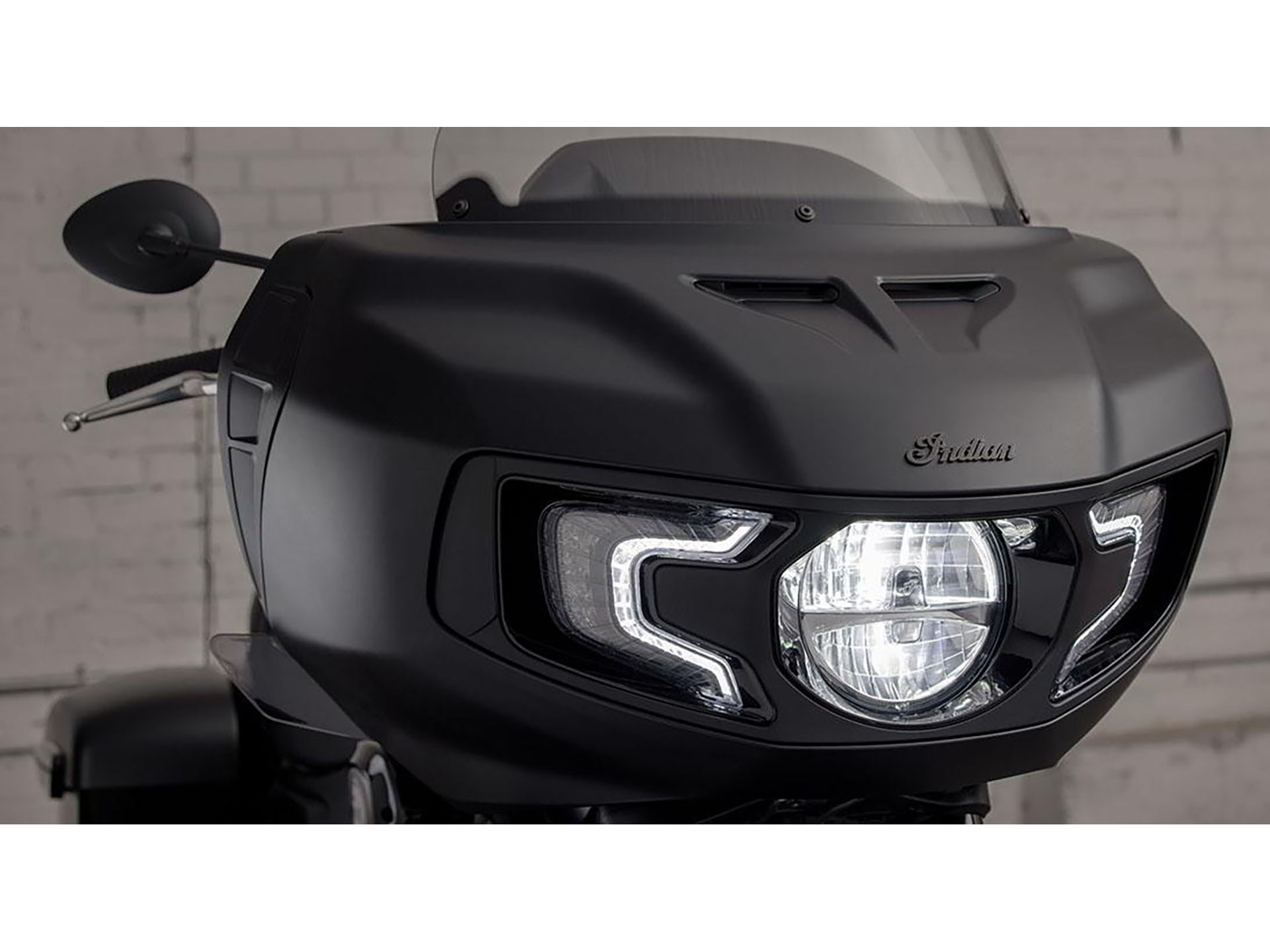 2024 Indian Motorcycle Challenger® Dark Horse® with PowerBand Audio Package in Fort Lauderdale, Florida - Photo 11