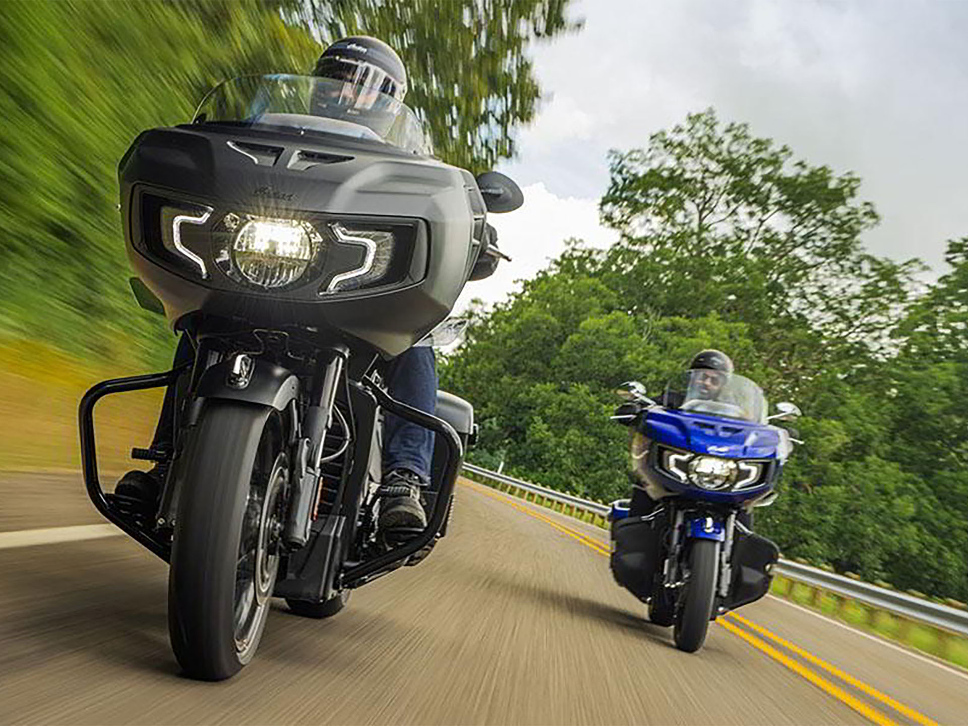 2024 Indian Motorcycle Challenger® Dark Horse® with PowerBand Audio Package in Fort Lauderdale, Florida - Photo 15