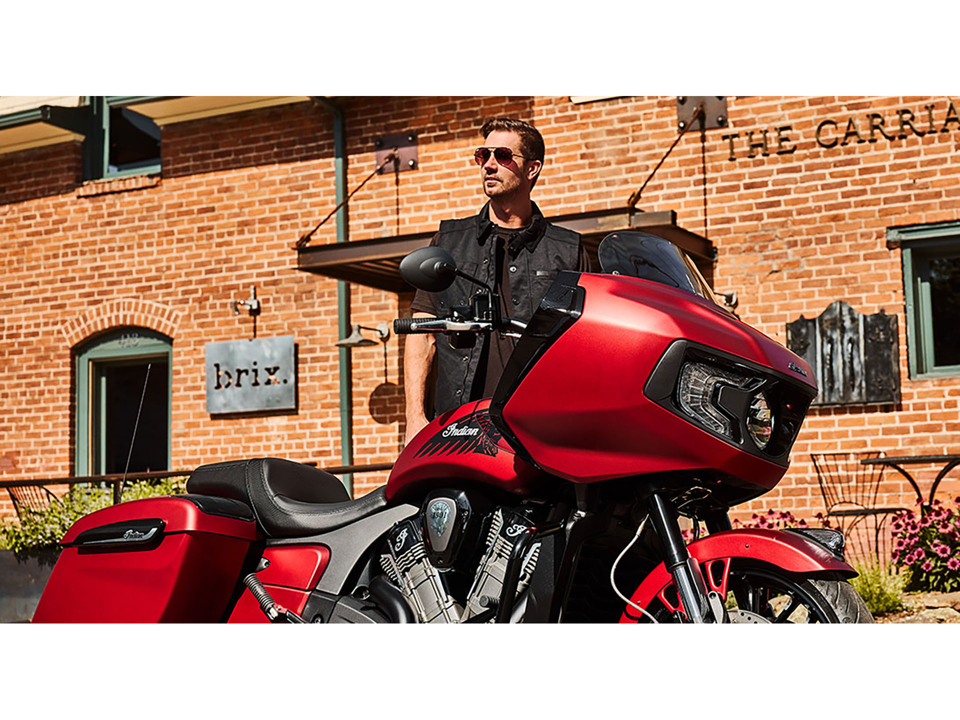 2024 Indian Motorcycle Challenger® Dark Horse® with PowerBand Audio Package in Fort Lauderdale, Florida - Photo 18
