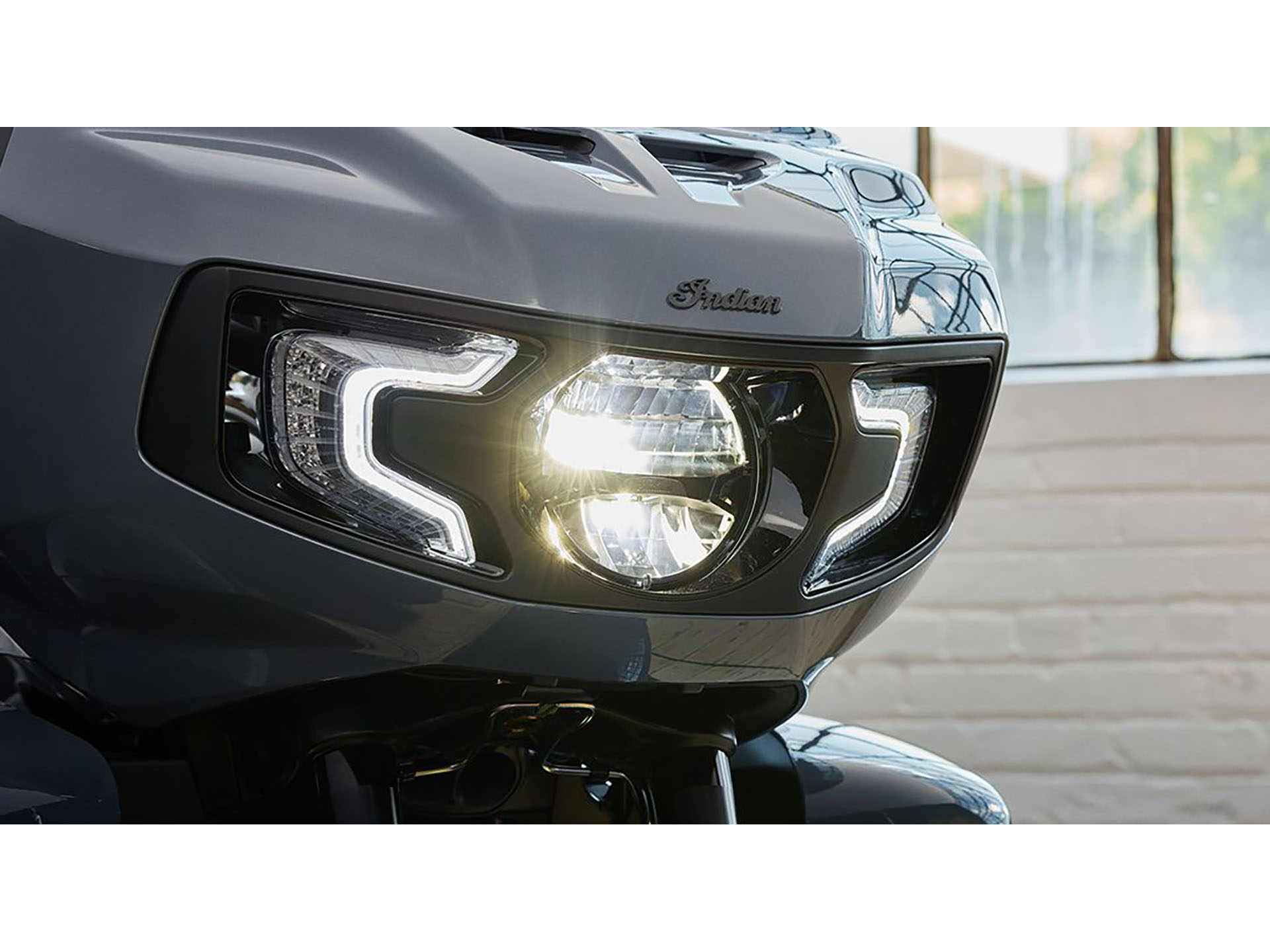 2024 Indian Motorcycle Pursuit® Dark Horse® with PowerBand Audio Package in Fort Lauderdale, Florida - Photo 13