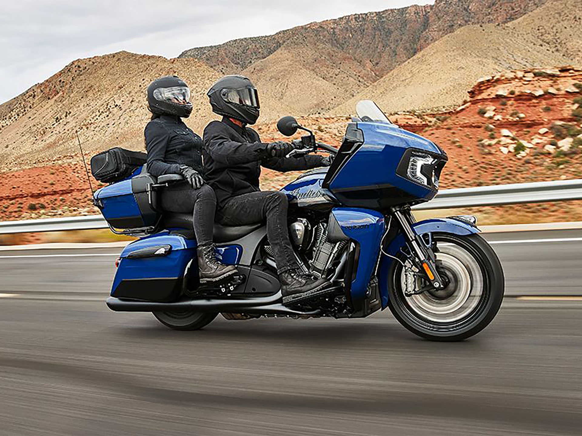 2024 Indian Motorcycle Pursuit® Dark Horse® with PowerBand Audio Package in Fort Lauderdale, Florida - Photo 16