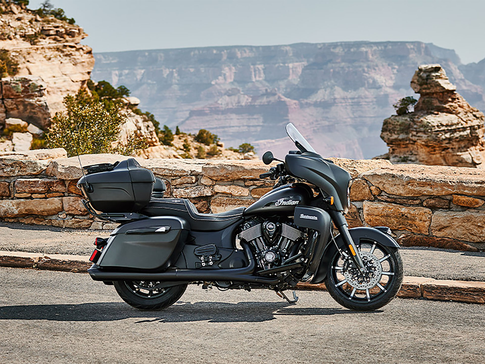 2024 Indian Motorcycle Roadmaster® Dark Horse® in Fort Lauderdale, Florida - Photo 17